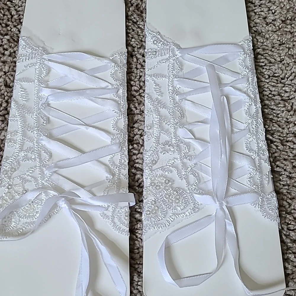 Lace fingerless hook gloves